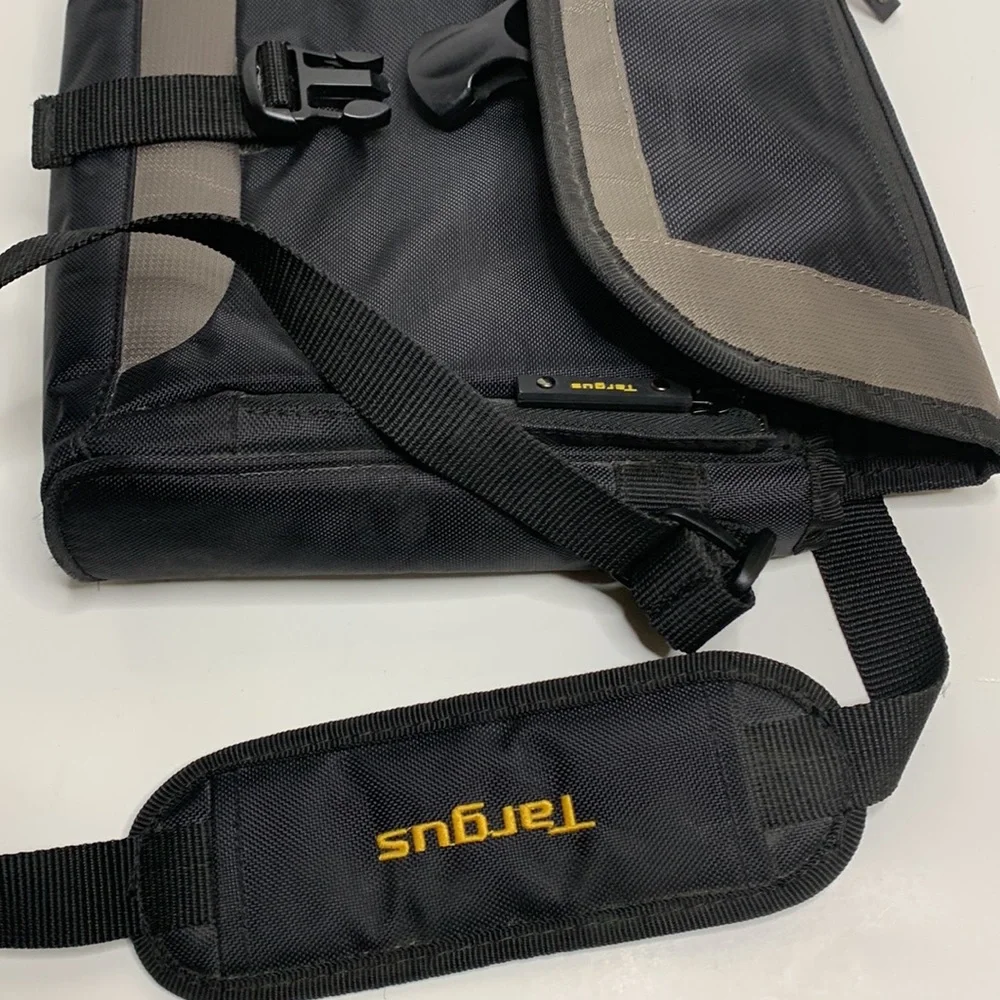 Targus | Black Padded Convenient Laptop iPad Carry Satchel Business Travel Bag